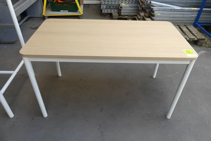 Schreibtisch Maße in cm ca 130x 70 x 75